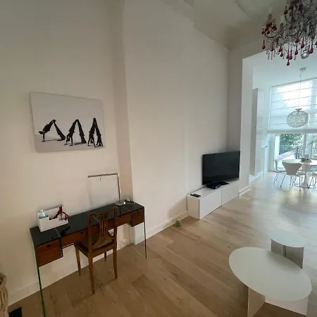 Appartement In Trendy Chatelain Center Area Little Garden Internet Wifi *